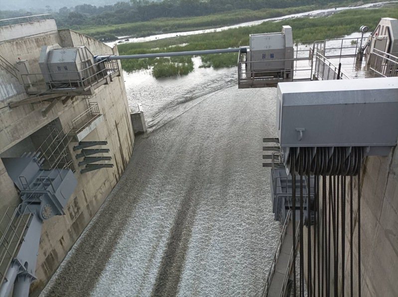 石門水庫阿姆坪防淤隧道於此次颱風期間有機會進行第2次操作，將視颱風動態及入流量評估操作時機。圖／北水局提供