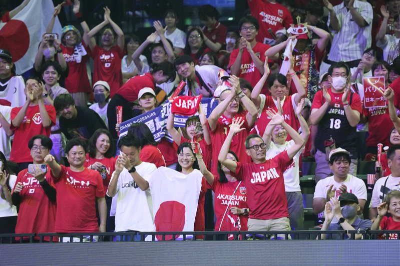 日本隊在世界盃男籃賽拿下3勝，球迷非常興奮。美聯社