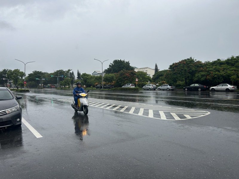 台東市區中午前風雨不大，不過中午過後會進入颱風暴風圈。記者徐白櫻／攝影