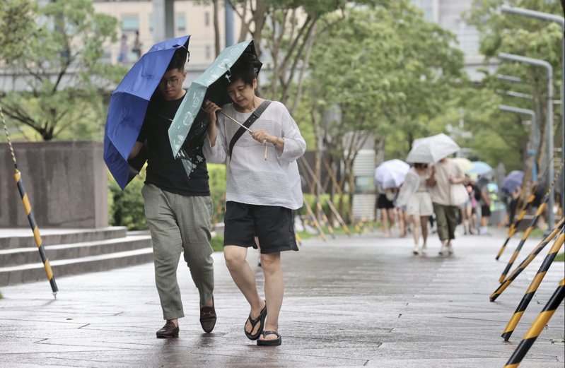 海葵颱風持續影響，花東及南部風雨強勁。示意圖／本報資料照片