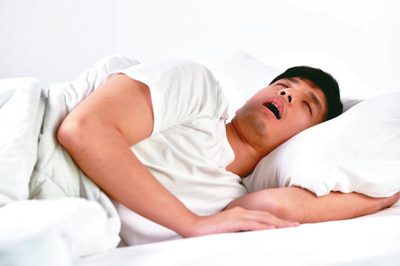 台大醫院研究發現，經超音波檢查睡眠呼吸中止症患者，超過5成是非肥胖、脖子短的青壯年族群。圖╱123RF