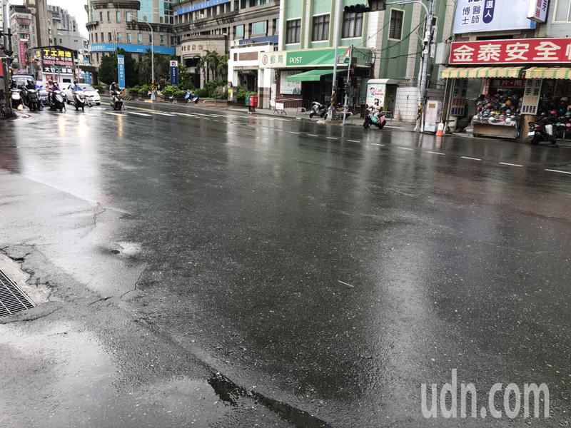 彰化縣今放颱風假，但風雨不大。記者林敬家/攝影