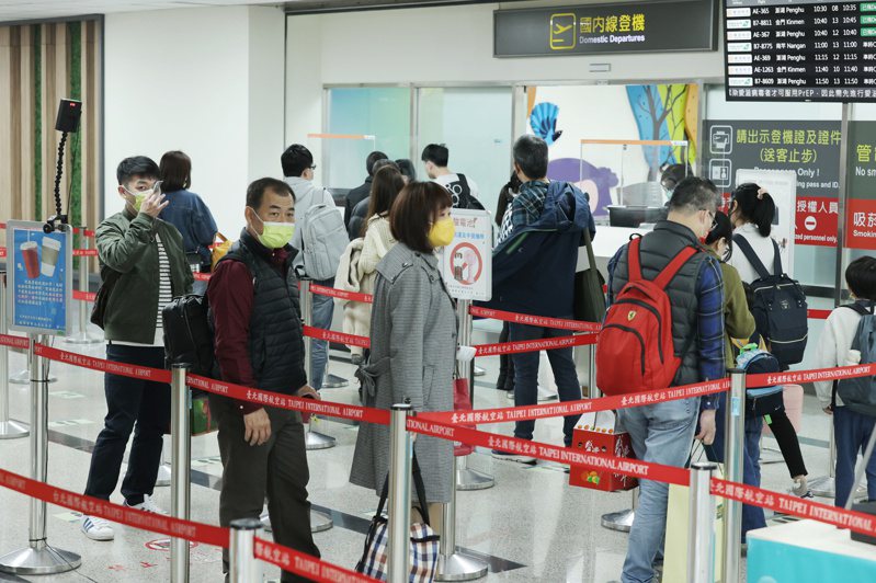 國慶連假第二波加班機共7200個座位數，將於9月13日上午9點統一開放訂位。本報資料照片