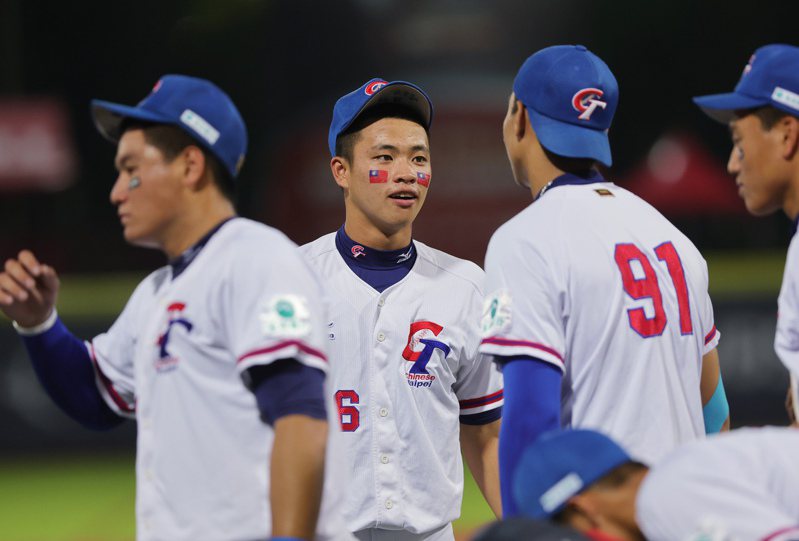 中華隊、日本隊明天在U18世界盃棒球賽冠軍賽過招，先發投手確定由孫易磊（中）碰上前田悠伍。中央社