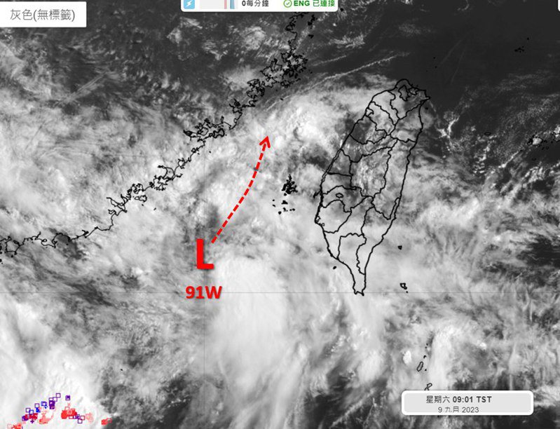 海峽南部的小低壓91W，會慢慢向北進入台灣海峽中部，今明兩天一直到下周一可能都在台灣海峽上緩慢移動，要到下周二才會逐漸消失。圖／取自「天氣職人-吳聖宇」臉書粉專