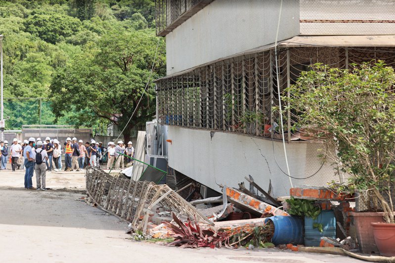 台北市中山區大直街94巷民宅因基泰建設公安意外塌陷。記者曾原信／攝影