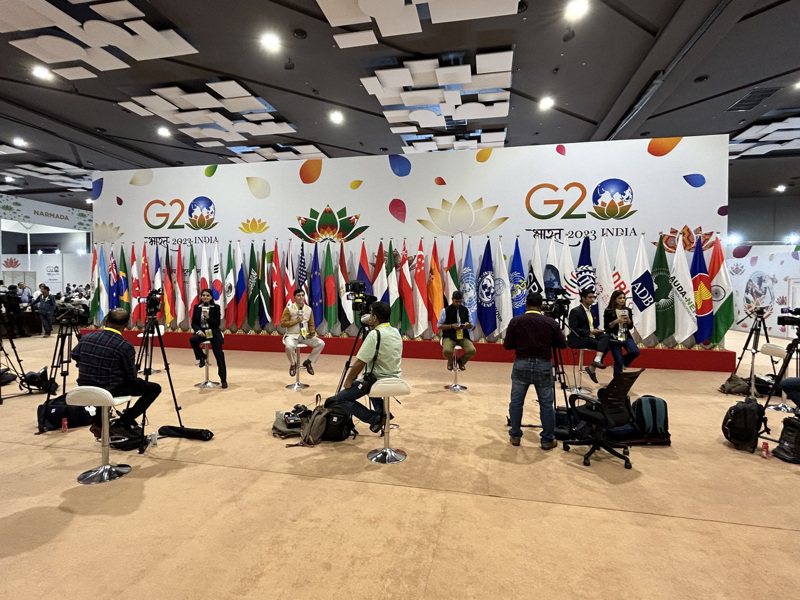 印度9日至10日在新德里國際展覽暨會議中心（IECC）舉辦20國集團（G20）領袖峰會，由於記者無法前往會議現場，因此在國際媒體中心報導，使得國際媒體中心搖身變成攝影棚。中央社記者／林行健攝