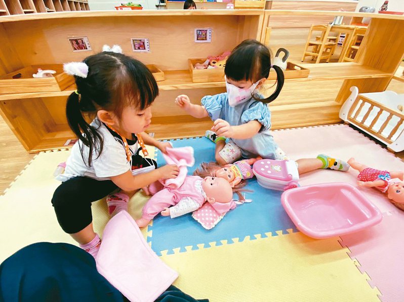 竹縣府112學年度新建竹北西區首所非營利幼兒園，將招收3歲以上2班、2歲專班2班。圖／竹縣府提供