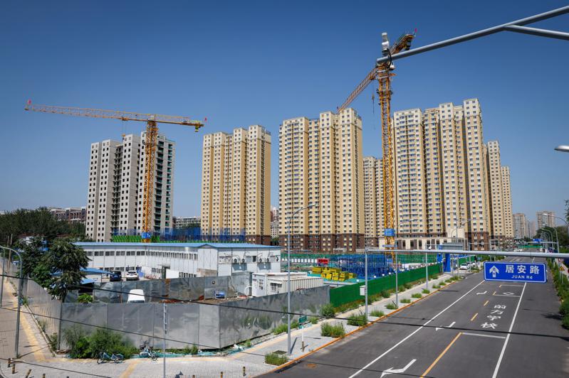 為挽救低迷的房市，中國大陸迄今已至少有九個城市宣布全面取消「限購令」。（歐新社）