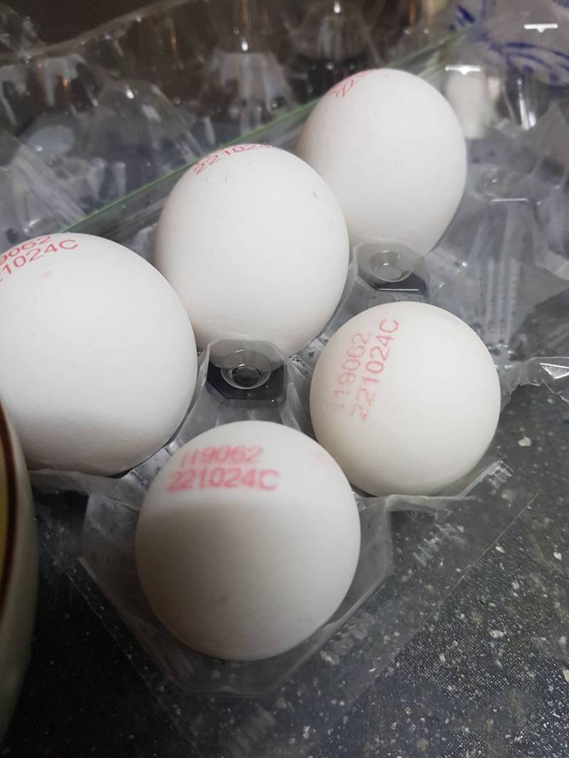 顏宗海表示，民眾在大賣場買到的盒裝蛋，不宜存放超過4周，雞蛋很容易被微生物汙染。報系資料照