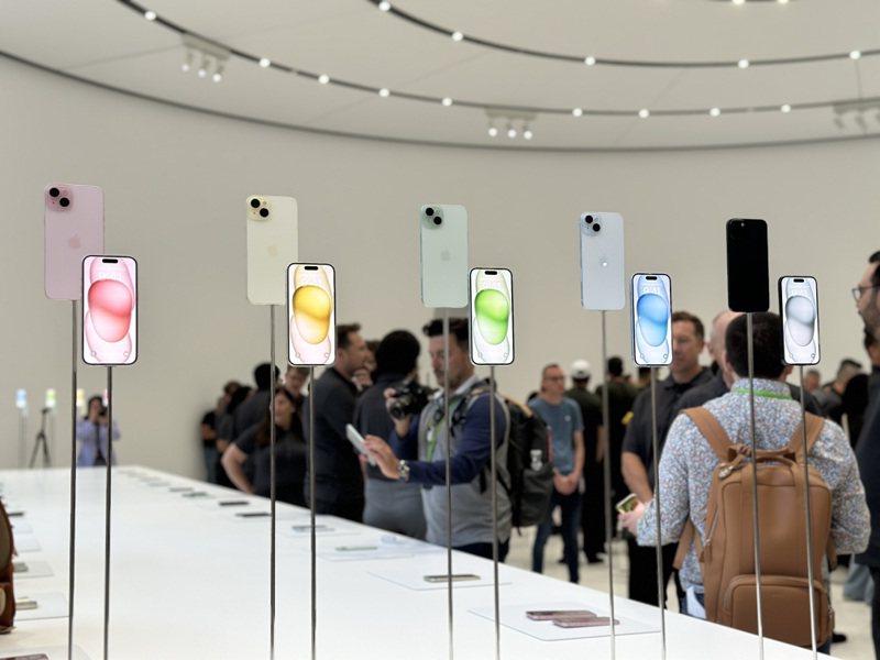 iPhone 15和iPhone 15 Plus提供粉紅色、黃色、綠色、藍色和黑色等5款令人驚豔的新顏色。 聯合報系資料照／記者黃筱晴攝影