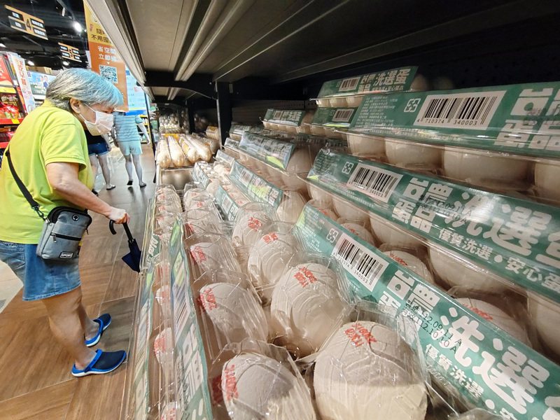 台農蛋品公司發生巴西進口雞蛋誤標效期，已全數回收下架。目前在通路上的台農蛋品，產地都標示為台灣。記者林澔一／攝影