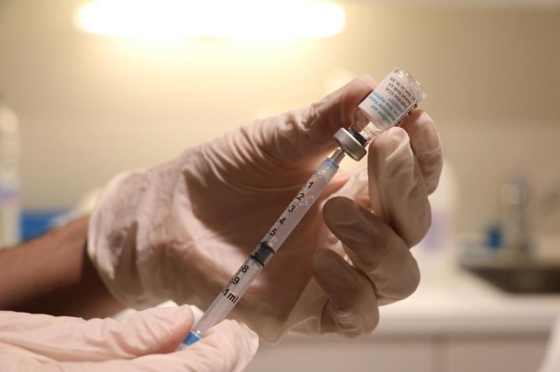 面對猴痘確診病例日益增多，中國大陸已有多家藥廠展開猴痘疫苗研發。（新華社）