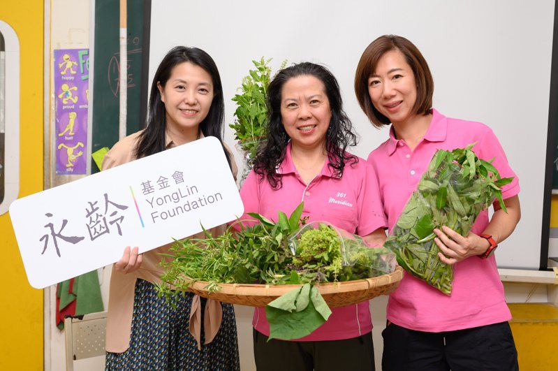 永齡基金會執行長郭曉玲（右）正式成立「永齡女力計畫-我是一個媽媽，但我也有夢想」。圖/永齡基金會提供
