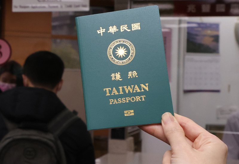 護照只要有任何污損，都會被視為無效護照。 聯合報系資料照