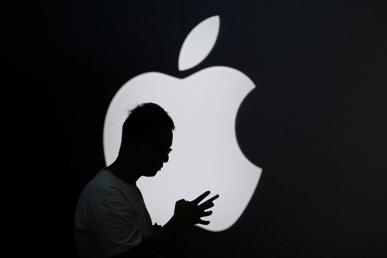 蘋果（Apple）的最新手機iPhone 15，已成為市場關注的焦點，分析師連乾文表示，蘋果概念股，如大立光、玉晶光、華通等股，預計將受益於這一趨勢。路透