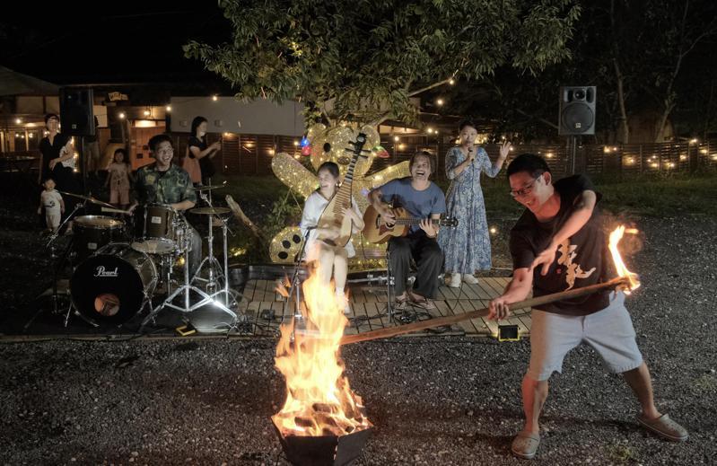 台灣普普樂藝術事務所攜手日本和心村，共同策劃第一屆「森秋祭藝術節」，並舉辦篝火晚會，由漩指樂團與好有感覺音樂共同策劃。普普樂藝術事務所／提供