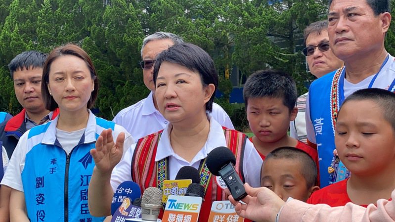 台中市長盧秀燕今天說，她希望中橫公路復建工程，比照南橫公路，能讓全線人車通行。記者林佩均／攝影