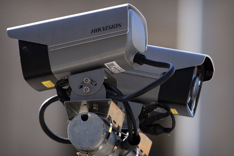 路透報導，海思出貨國產監控鏡頭晶片。而海康威視也是海思的客戶之一。圖為海康威視監控攝影機。美聯社
