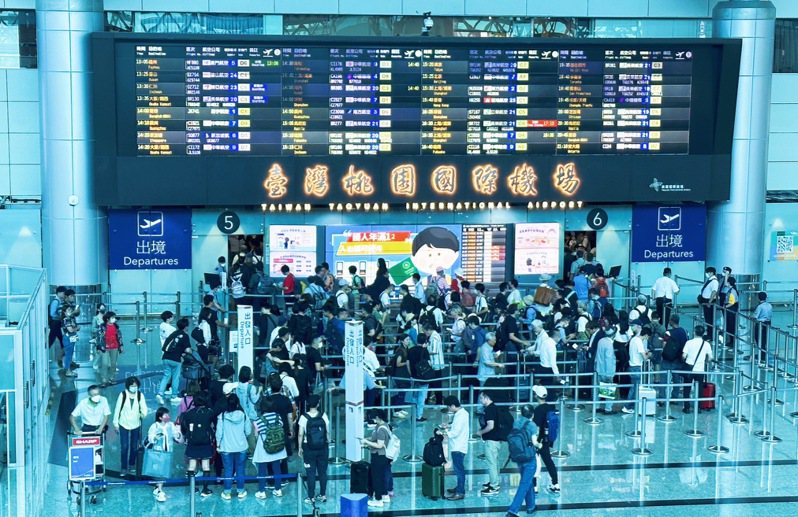 中秋佳節及雙十國慶連續假期即將到來，機場公司今（22）日表示，疏運時間從9月28日至10月11日，共14天，預估總運量將逾162萬人次。國際機場公司提供