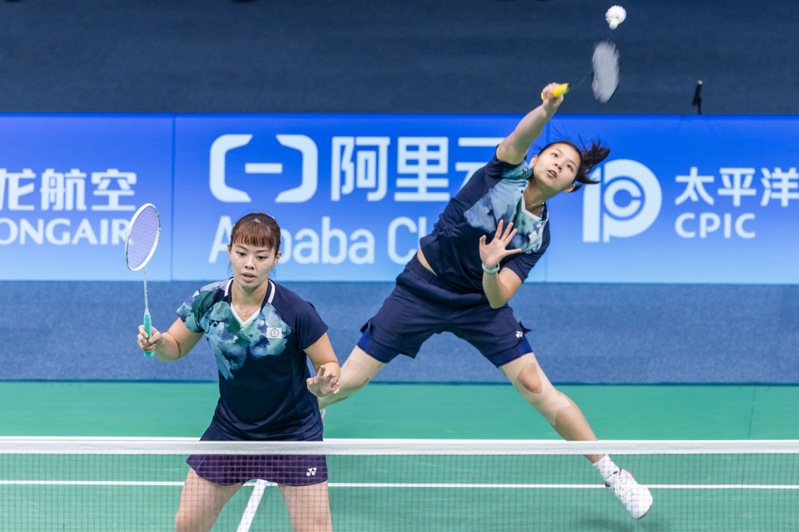 李佳馨（前）和鄧淳薫為中華隊打下第2點勝利。特派記者季相儒／杭州攝影