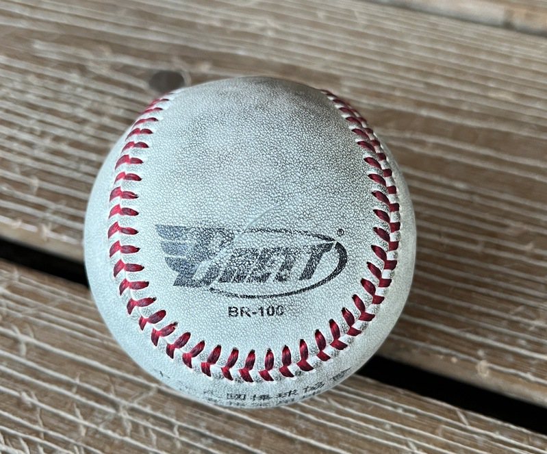 杭州亞運的比賽用球BR-100來自台灣廠商布瑞特（BRETT），也是中華棒協比賽指定用球。記者蘇志畬／攝影