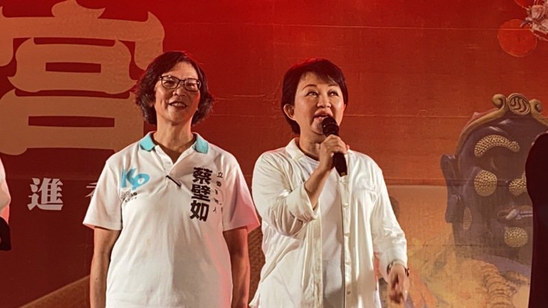 盧秀燕台上致詞說，我的好朋友蔡壁如委員，她這段期間都在競選，相信媽祖會庇佑她「心想事成」。記者林佩均／攝影
