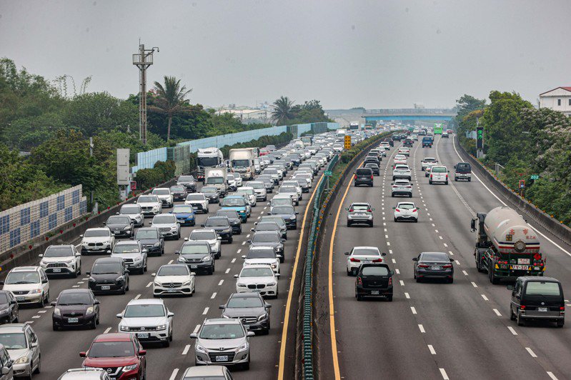 國慶連假國道交通量最大可達120百萬車公里，為平日1.3倍。聯合報系資料照