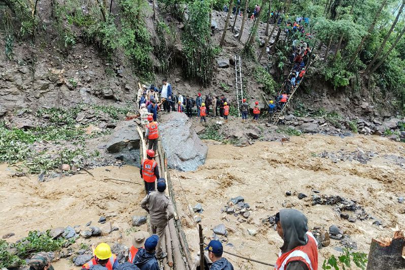 印度東北部錫金邦（Sikkim）4日一場強降雨導致山洪暴發。法新社