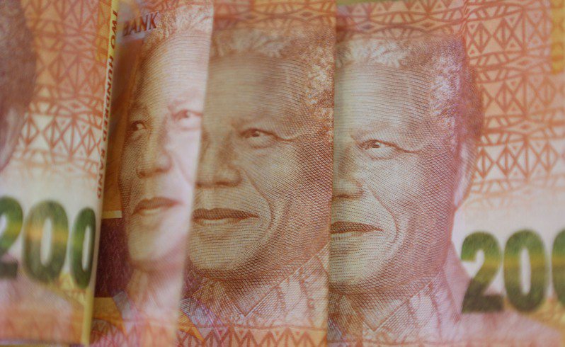 南非央行總裁克干雅哥表示，儘管蘭德走勢疲軟，央行將不會採取任何措施阻貶本幣，主要目標還是對抗通膨。  美聯社