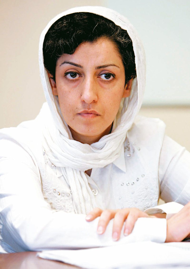 長期致力推動伊朗女權、人權及言論自由運動的伊朗記者穆哈瑪迪六日榮獲諾貝爾和平獎。（美聯社）