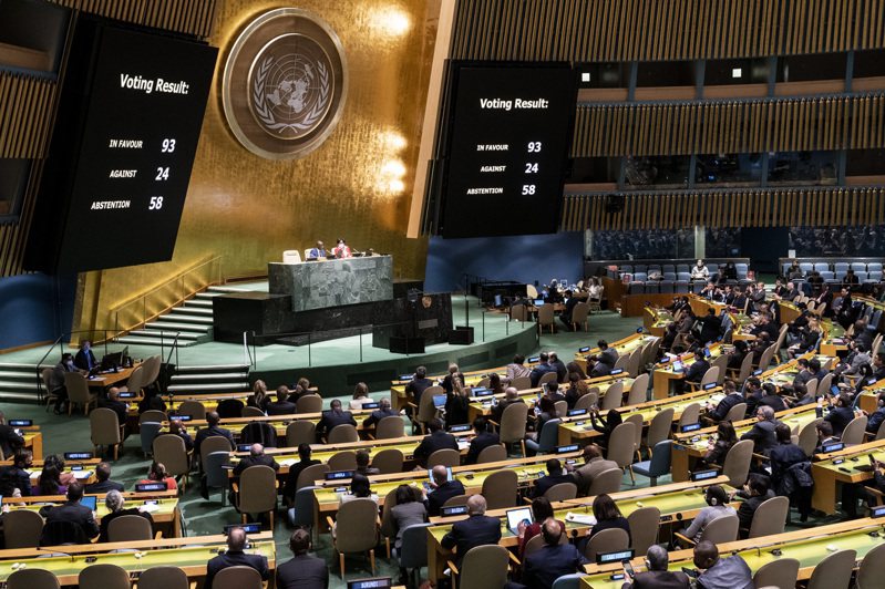 2022年4月7日聯合國總部舉行的聯合國大會會議上，展示了確認暫停俄羅斯聯邦在聯合國人權理事會成員資格的完整決議投票結果。如今俄烏戰事未歇，俄國將試圖透過不記名投票重返理事會，此次投票將透露國際間對俄國的支持力道。美聯社