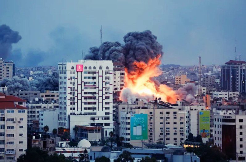 加薩被巴勒斯坦武裝組織哈瑪斯以數千枚火箭砲轟。路透
