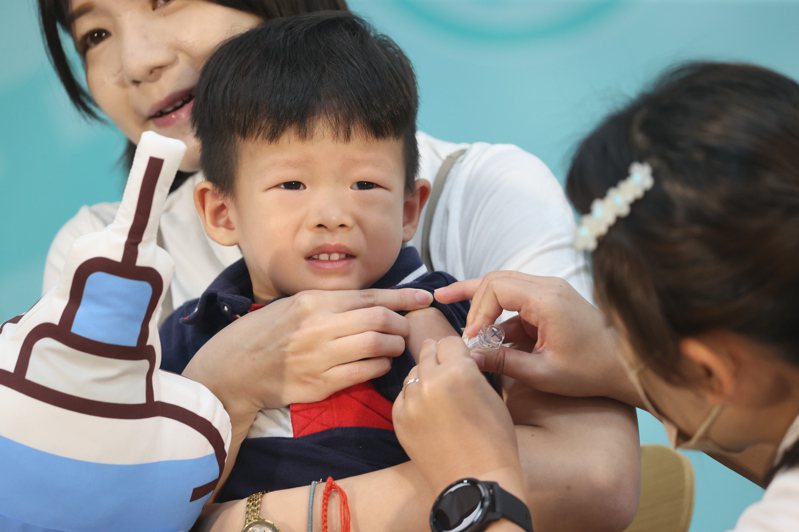 新竹縣有3家國小安排在11月才接種，不少家長認為時間太晚，施打後還要等2周才生效，等於12月才開始有保護力。圖／報系資料照