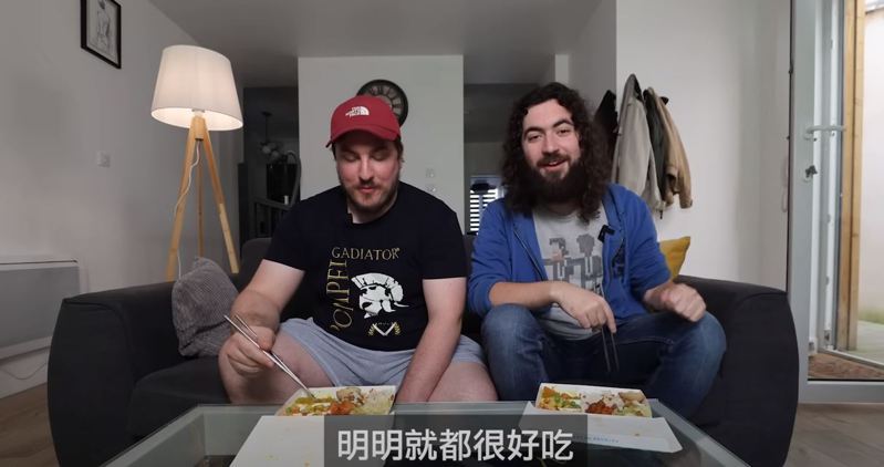 法國Youtuber「酷的夢」請法國朋友試吃「三色豆」，意外地讓法國人覺得相當好吃，甚至無法理解台灣人為何討厭這道菜。圖/「酷的夢」影片截圖