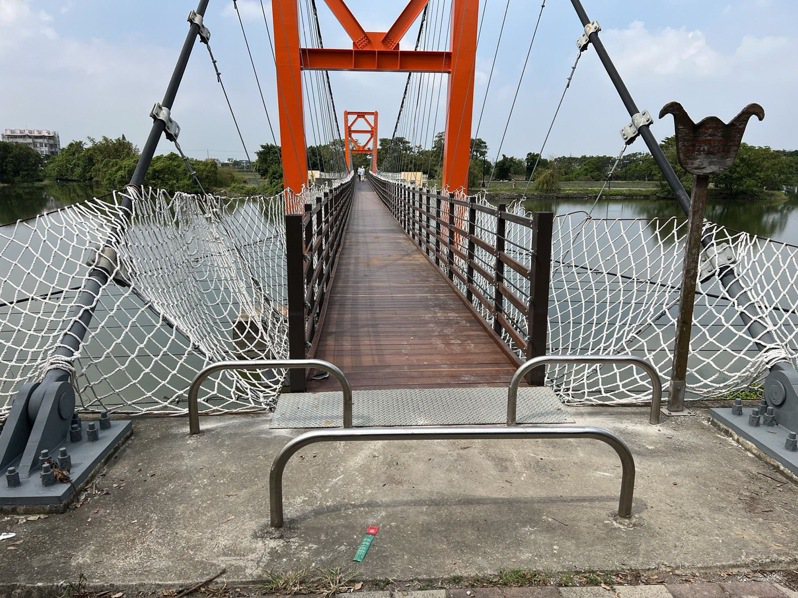 官田葫蘆埤自然公園凌波吊橋6月封閉整修，現在重新開放。照／民眾提供