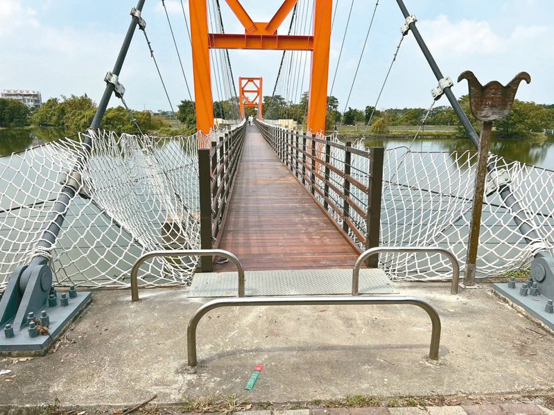 官田葫蘆埤自然公園凌波吊橋6月封閉整修，現在重新開放。照／讀者提供