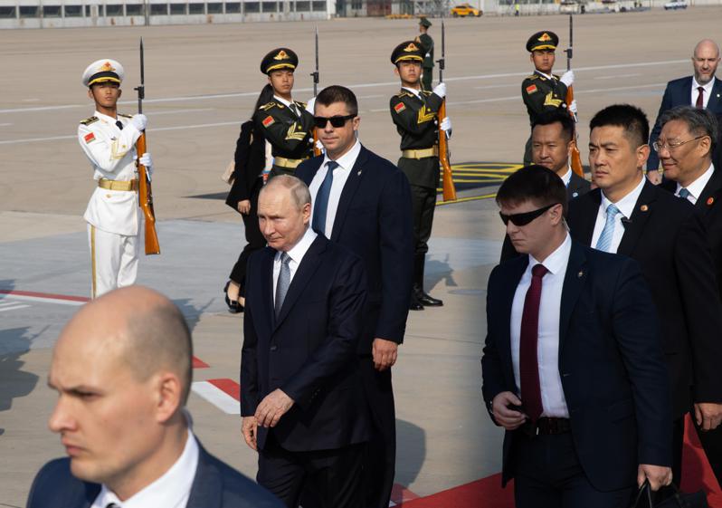 俄羅斯總統普亭已於17日上午抵達北京，準備出席第三屆「一帶一路」國際合作高峰論壇。（新華社）