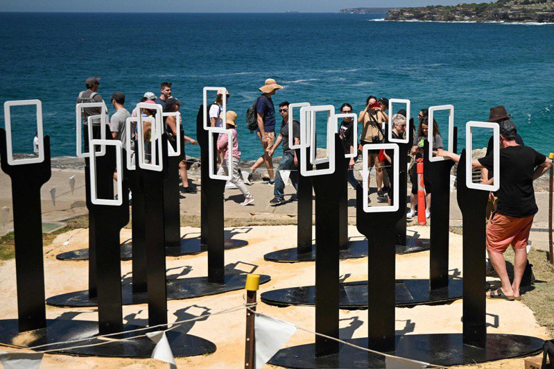 雪梨海邊雕塑展。 圖／法新社