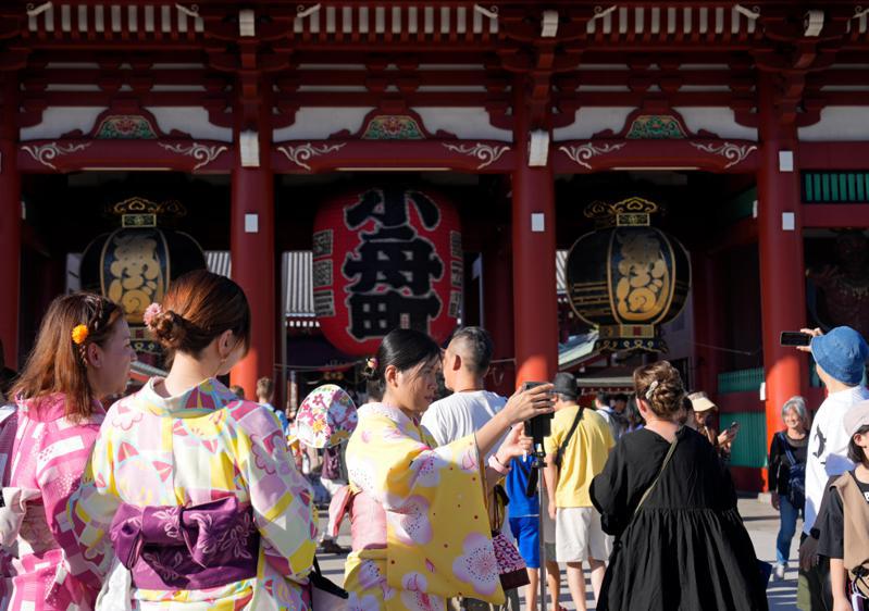 台灣人喜歡到日本旅遊，圖為東京淺草寺。（歐新社）