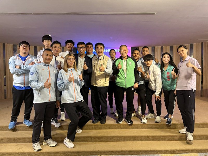 中華民國拳擊協會舉辦杭州亞運慶功宴，宴請選手及教練們。圖／中華民國拳擊協會提供