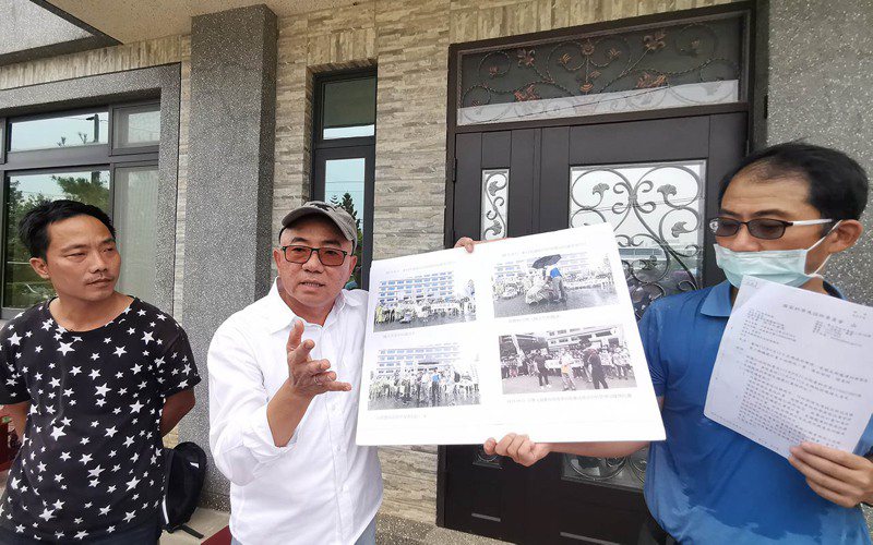 龍潭籍市議員徐玉樹（左二）說明赴竹科抗議的北側反龍科三期自救會，與已解散的南側反反龍科三期自救會無關。記者曾增勳／攝影