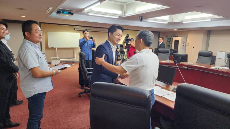 台北市長蔣萬安中午赴市議會向無黨籍議員說明預算及重大政策。記者楊正海／攝影