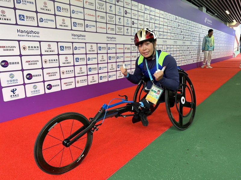 有「競速女王」之稱的競速輪椅選手陳玉連27日在杭州亞帕運T54級女子100公尺決賽登場，繳出18秒59成績，位列第5名。 中央社