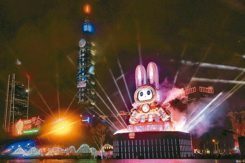 今年台灣燈會主燈「玉兔壯彩」高16公尺、長10.9公尺、寬8公尺且重20公噸。本報資料照片