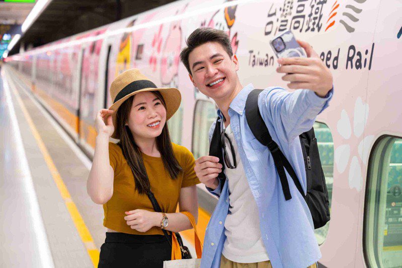 「彩繪列車假期」專案，高鐵來回車票+搭乘高鐵彩繪列車及贈送聯名商品。台灣高鐵公司提供