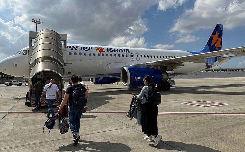 外交部10月底已發出撤僑班機，但仍有在以色列就學的學生尚未返國。教育部表示，將會同各大學提供學習銜接措施，歡迎以色列台生返國。圖／外交部提供