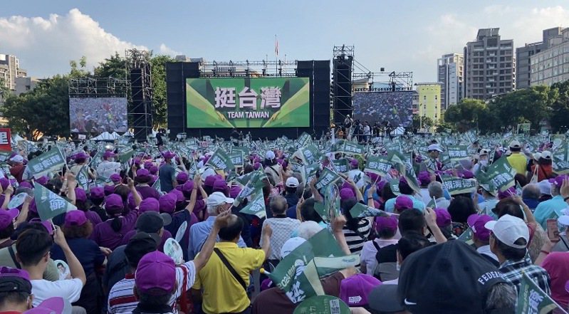 賴清德新北競總成立，近萬人齊聚場面熱烈。記者蔡晉宇／攝影