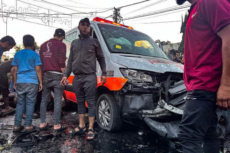 以色列以車上載有哈瑪斯武裝分子為由轟炸救護車隊，遭到多方譴責。 法新社