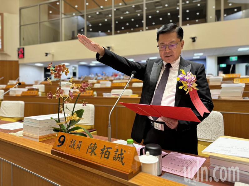陳栢誠今天在議會上宣誓就職成為新竹縣第20屆議員。記者黃羿馨／攝影